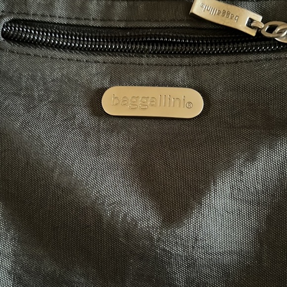 Baggalini travel crossbody - Picture 3 of 4